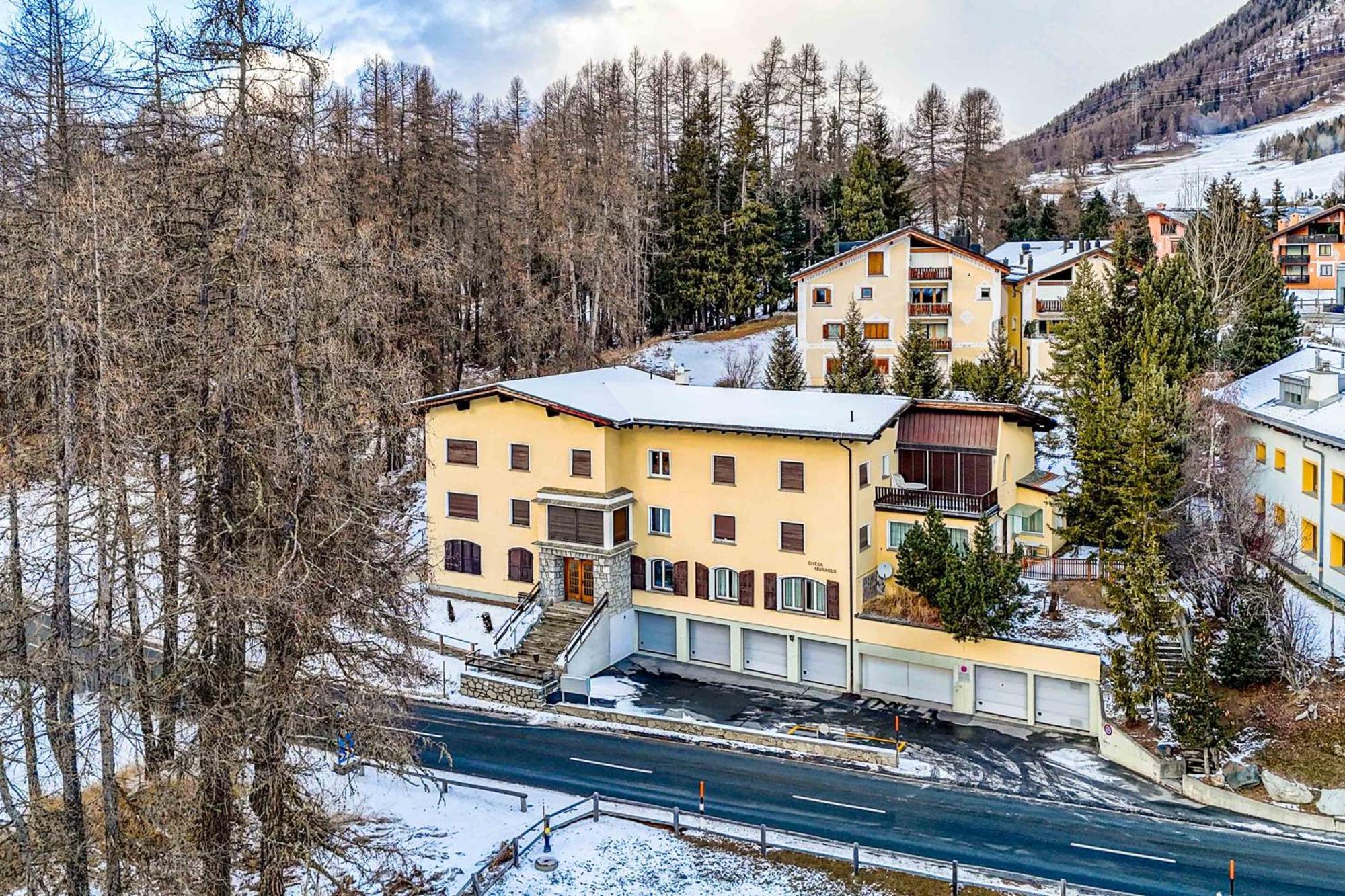 Luxury Apartment Near St Moritz Понтрезина Экстерьер фото